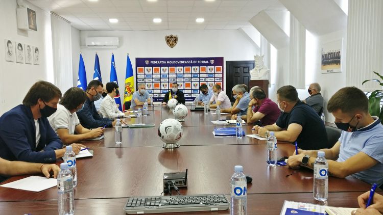 Ședință de lucru cu antrenorii și managerii selecționatelor