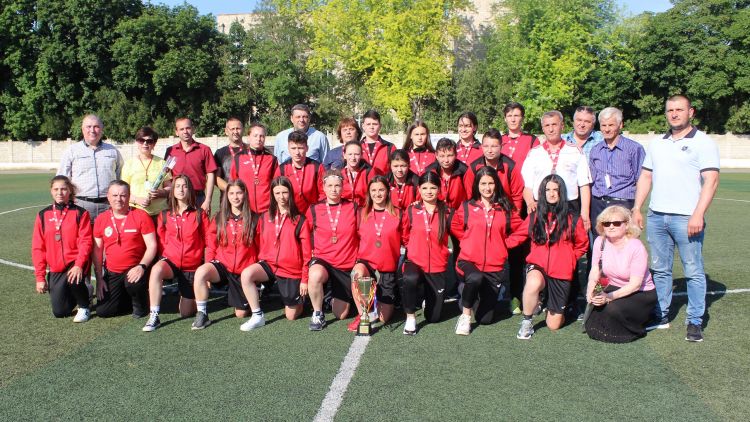 FC Maksimum, premiată pentru locul 3 în campionatul Moldovei la fotbal feminin