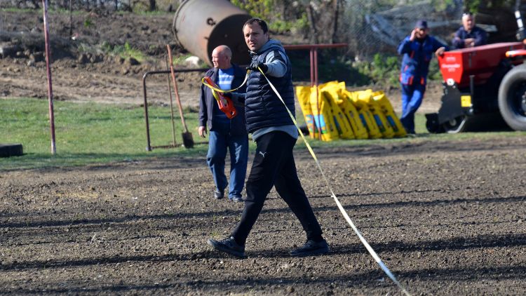 Federația de fotbal susține proiecte de amenajare a stadioanelor cu suprafață naturală. 
Astăzi am fost la Tohatin