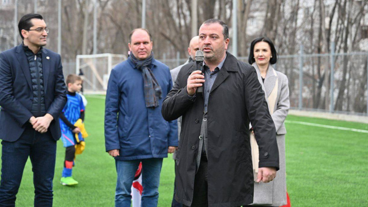 FIS. Inaugurarea terenului sportiv la LT „Petru Zadnipru” din Chișinău