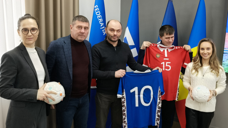 FMF donează echipament sportiv naționalei de fotbal pentru nevăzători