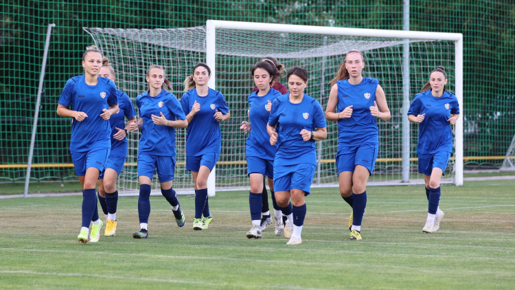 Fotbal feminin.Tricolorele au efectuat primul antrenament 