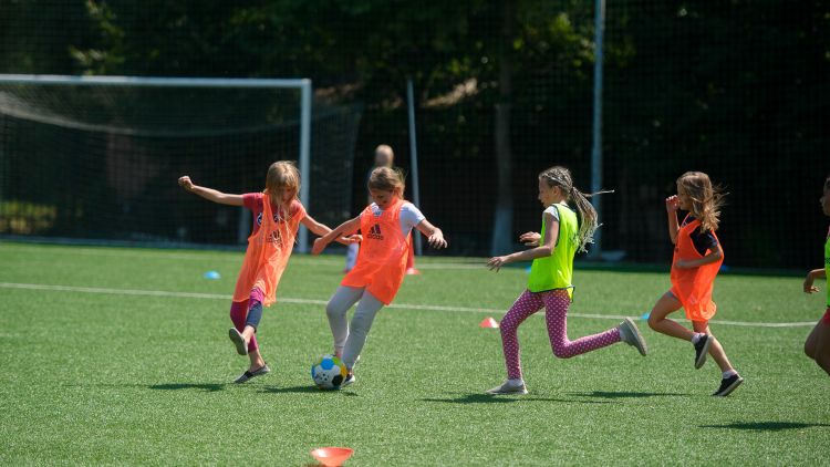 Invitație pentru toate cluburile și școlile sportive la fotbal feminin