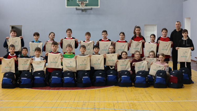 Proiectul ”Fotbal în Școli” la Ungheni. Echipament sportiv pentru Liceul Teoretic 